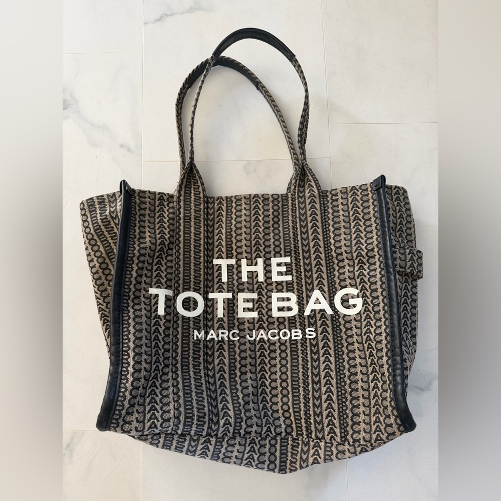 Marc Jacobs The Large Tote